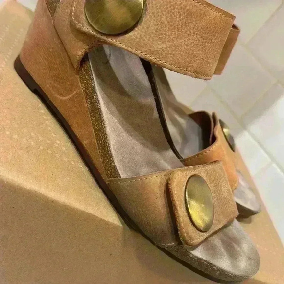 Tao's Carousel Burnt Orange Wedge Heel Sandal Size EU 37 US 6-6.5 - Picture 10 of 11